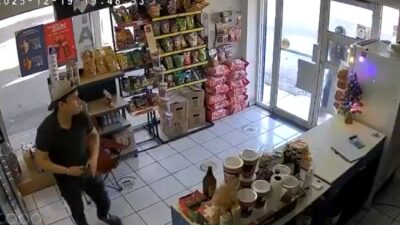 VIDEO: ‘Cuando no te toca’; joven estuvo a segundos de morir por un ‘llantazo’