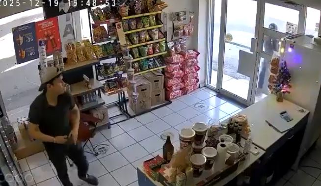 VIDEO: ‘Cuando no te toca’; joven estuvo a segundos de morir por un ‘llantazo’