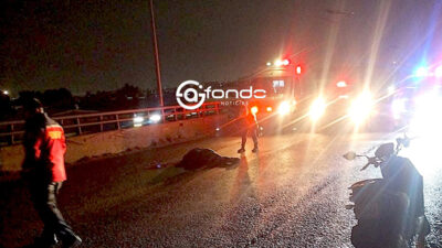 LAMENTABLE. Joven en motocicleta muere al chocar contra un auto en la Vía López Portillo