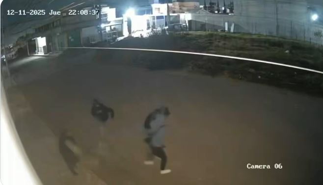 VIDEO: Joven pelea contra tres asaltantes y los corretea en Edomex