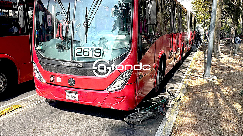 TRAGEDIA. Carlos Axel tenía 19 años; manejaba una bicicleta cuando fue arrollado por el Metrobús