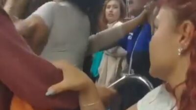 VIDEO: ‘¡Bájate!’; mujeres se dan con todo y se amenazan en un vagón del Metro