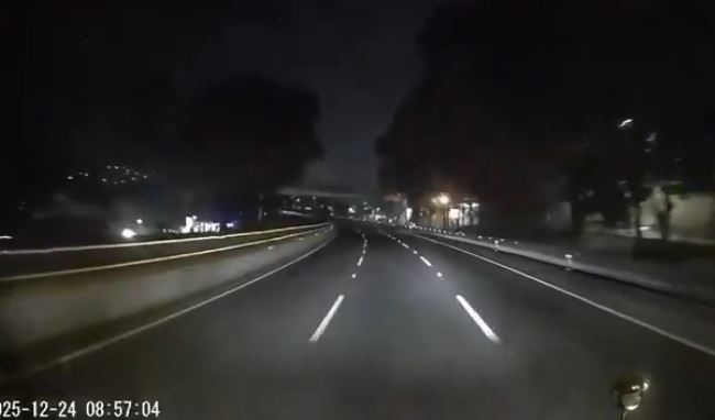 VIDEO: Arrojan rocas y ‘cohetes’ a carros en la autopista en Nochebuena