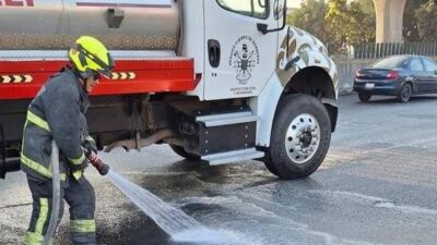 CAOS:  Derrame de cemento causa enorme desastre en autopista de Edomex