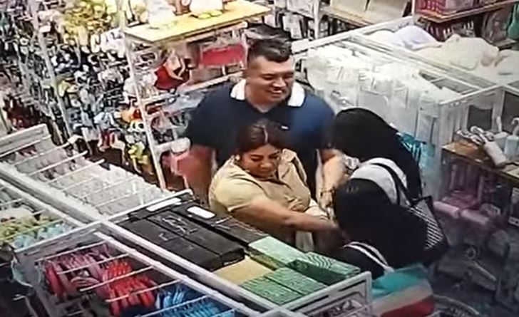 VIDEO: Familia de farderos roban en grupo en una tienda Miniso