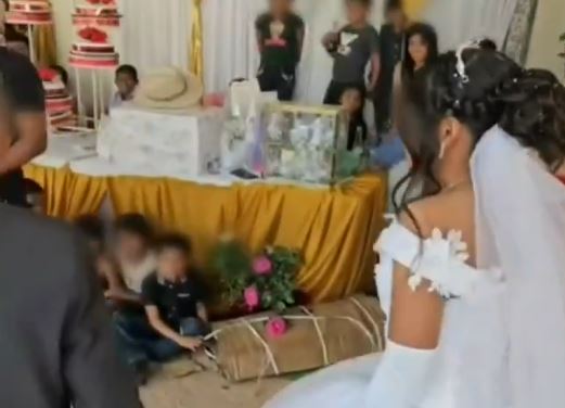 TERRIBLE: Celebran gran boda con músicos, baile y cervezas; casaron a niños de 12 años