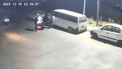 VIDEO: ‘¡Ya, por favor!’; joven grita por ayuda mientras le roban su moto