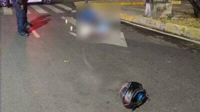 IMPRUDENCIA: Iban tres en la misma moto a toda velocidad, derrapan y dos mueren