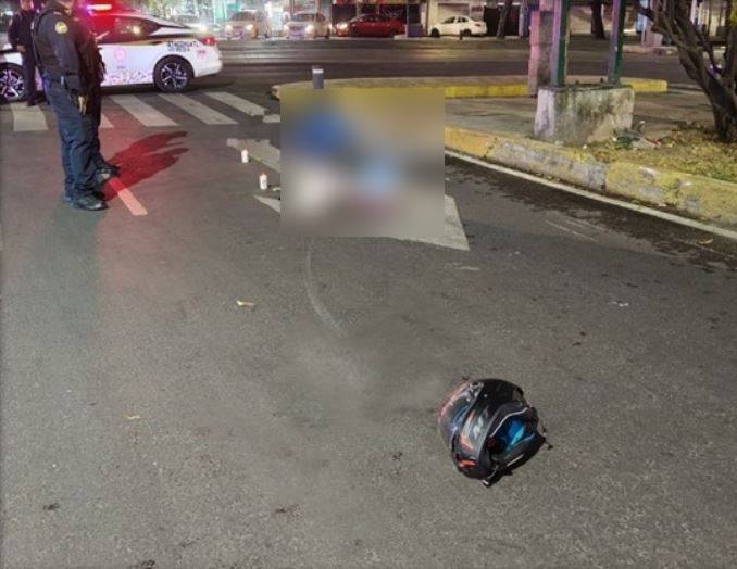 IMPRUDENCIA: Iban tres en la misma moto a toda velocidad, derrapan y dos mueren