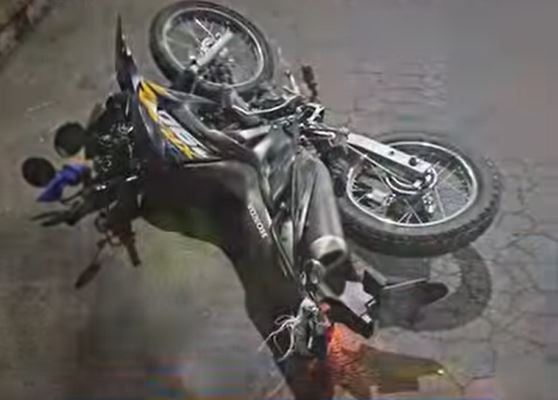 TRAGEDIA: Ángel iba en su moto por la madrugada, pero ya no pudo llegar a casa