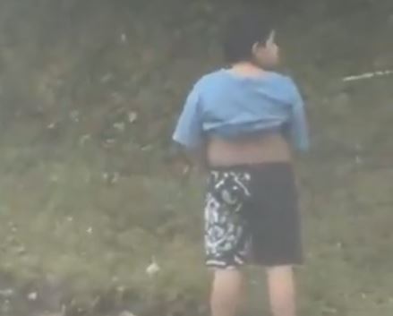 VIDEO. Padres graban ‘broma’ a su hijo antes de morir tras ser embestidos por un tráiler en la carretera