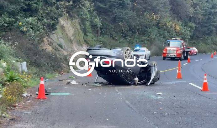 URGENTE: Conductor termina volcado y muere en carretera de Edomex