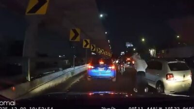 VIDEO: Rateros en moto atacan a conductores varados en Periférico
