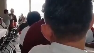 VIDEO: Payaso da golpiza a borracho que insultó a su esposa a medio show