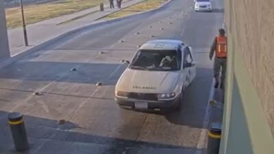 VIDEO. Taxista aplasta a soldado en la entrada de Campo Militar en Edomex