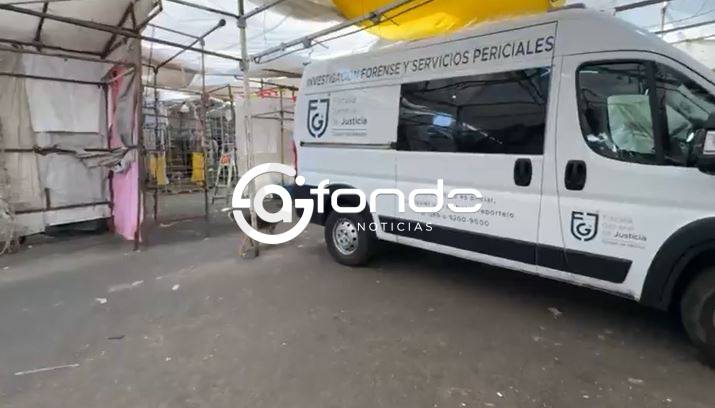 URGENTE: Amanece cuerpo encobijado entre puestos en el Barrio Bravo