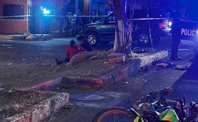 DESGARRADOR: Padres regalan moto a su hijo de 13 años y horas después abrazan su cadáver