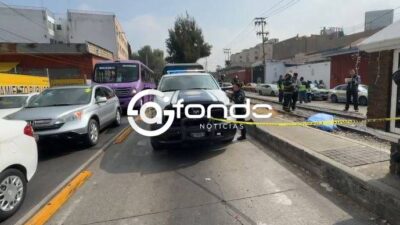 URGENTE: Él intentó subir al tren en movimiento y queda muerto en las vías