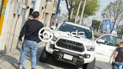 ALERTA: Atacan a balazos a un hombre junto a una agencia automotriz