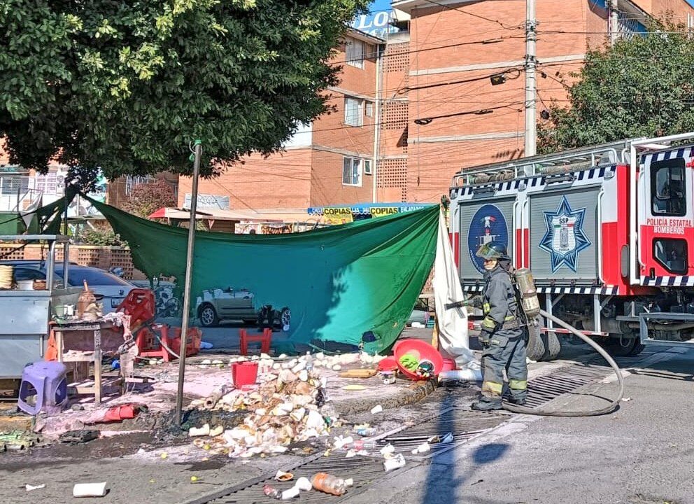 TRAGEDIA: Explota tanque de gas en un puesto de birria; hay 17 quemados