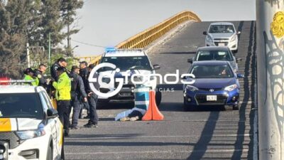 MISTERIO. Muerte sospechosa; hombre aparece sin vida en la bajada de un distribuidor vehicular