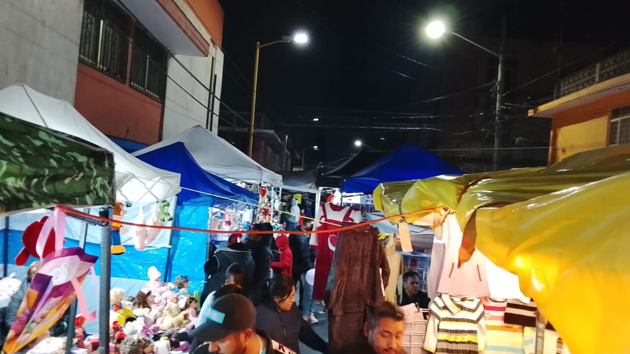 ALERTA: Estafan a comerciantes en tianguis de ‘Reyes’ con transferencias fantasma