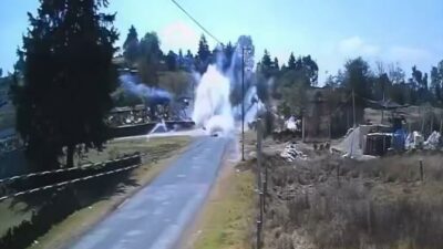 VIDEO: Graban explosión de motoneta cargada con pirotecnia en Edomex